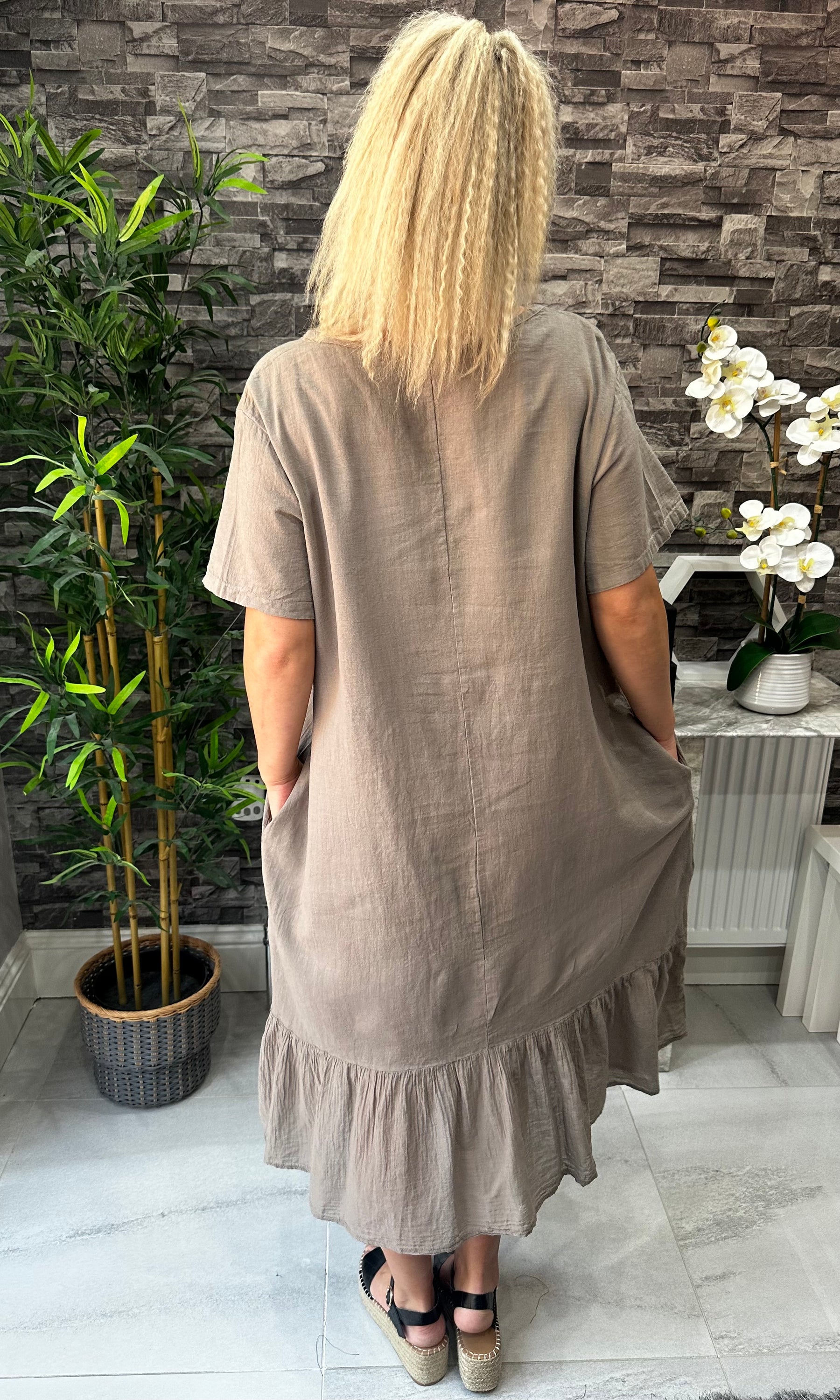 Made In Italy Freya Linen Pocket Dress | Moda Mistress Made In Italy Freya Linen Pocket Dress | Moda Mistress